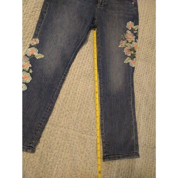 J. Jill cape cod embroidered floral  cropped  jeans Size 6 Boho Feminine Beachy - Picture 7 of 11